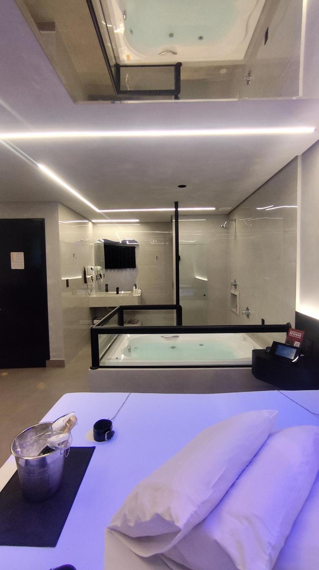 Hotel do amor Marselha 6 *